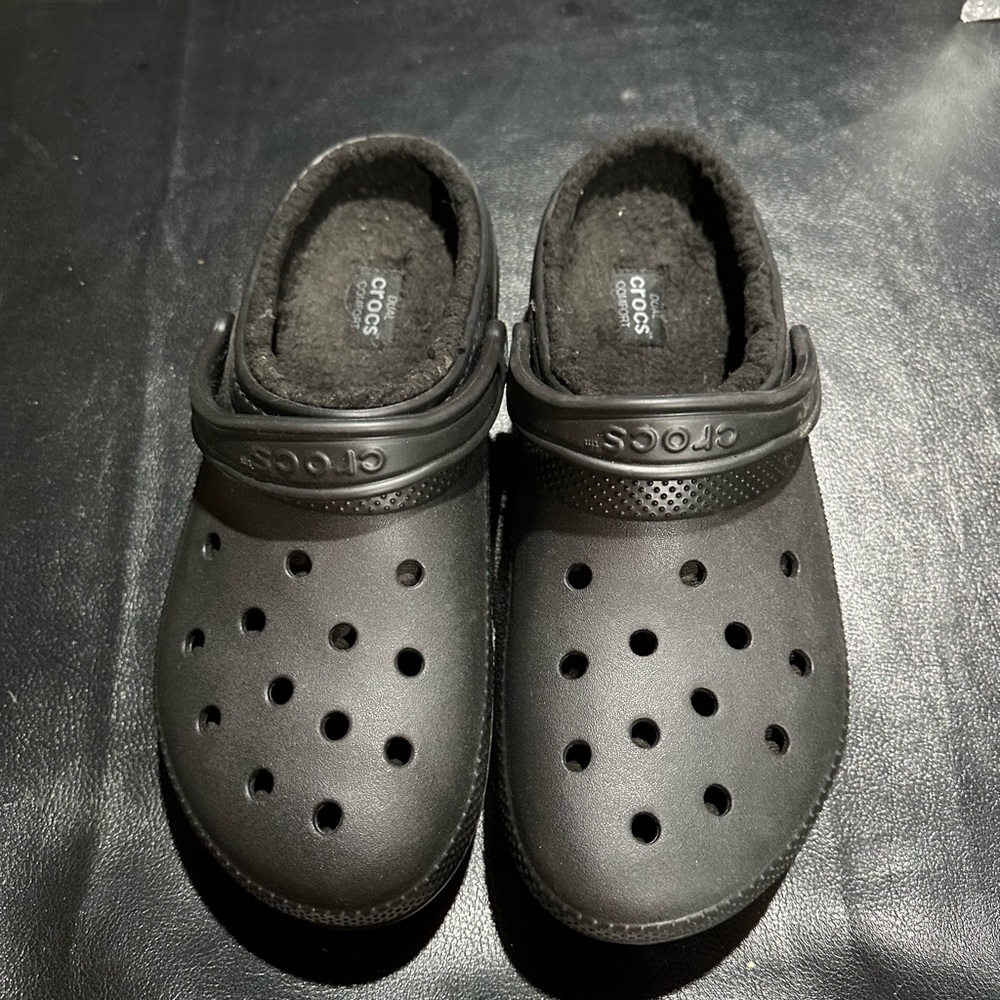 Men’s lined black crocs